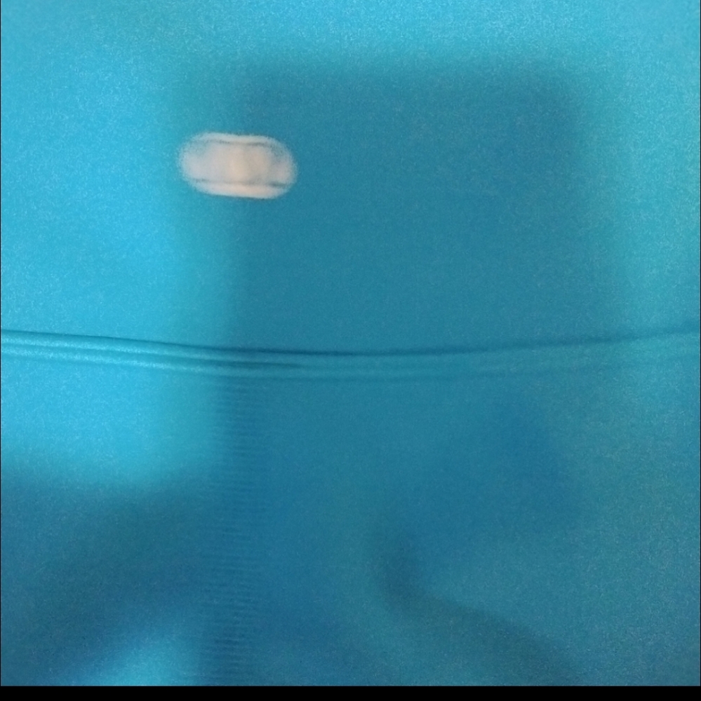 Size 2 lulu lemon Capri leggings - Picture 3 of 4